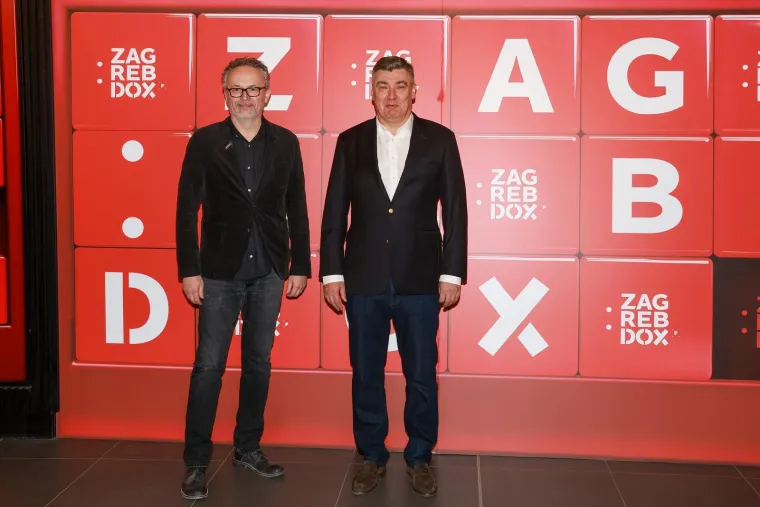 Opu&scaron;teni, elegantni i modno usklađeni: Pogledajte kako su Milanovići zablistali na ZagrebDoxu