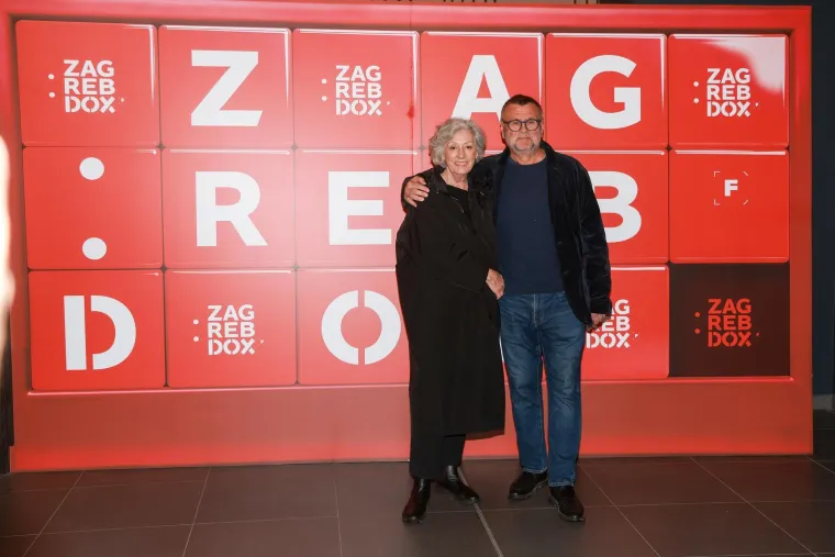 Opu&scaron;teni, elegantni i modno usklađeni: Pogledajte kako su Milanovići zablistali na ZagrebDoxu