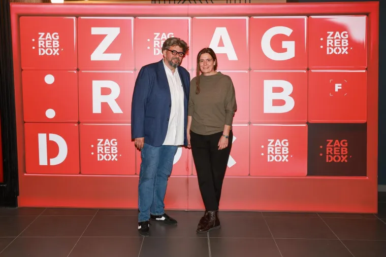 Opu&scaron;teni, elegantni i modno usklađeni: Pogledajte kako su Milanovići zablistali na ZagrebDoxu