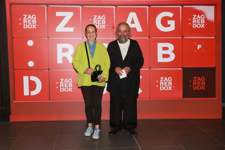 Opu&scaron;teni, elegantni i modno usklađeni: Pogledajte kako su Milanovići zablistali na ZagrebDoxu