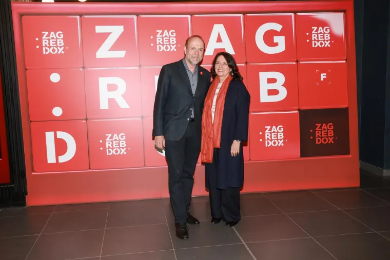 Opu&scaron;teni, elegantni i modno usklađeni: Pogledajte kako su Milanovići zablistali na ZagrebDoxu