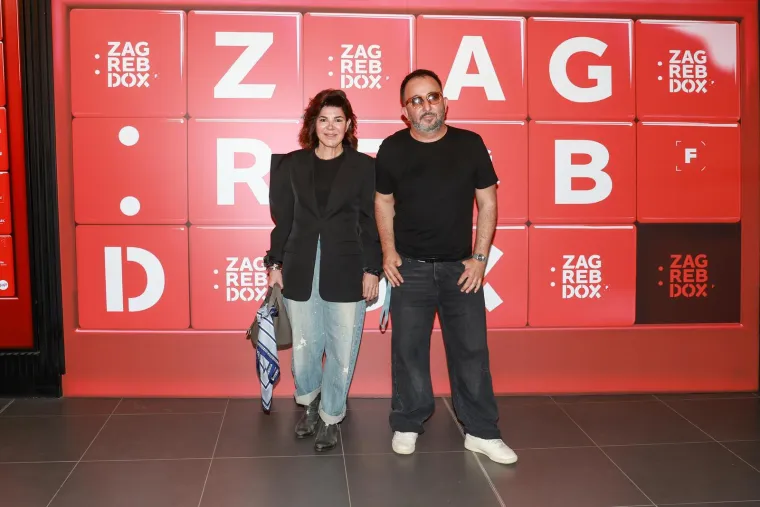 Opu&scaron;teni, elegantni i modno usklađeni: Pogledajte kako su Milanovići zablistali na ZagrebDoxu