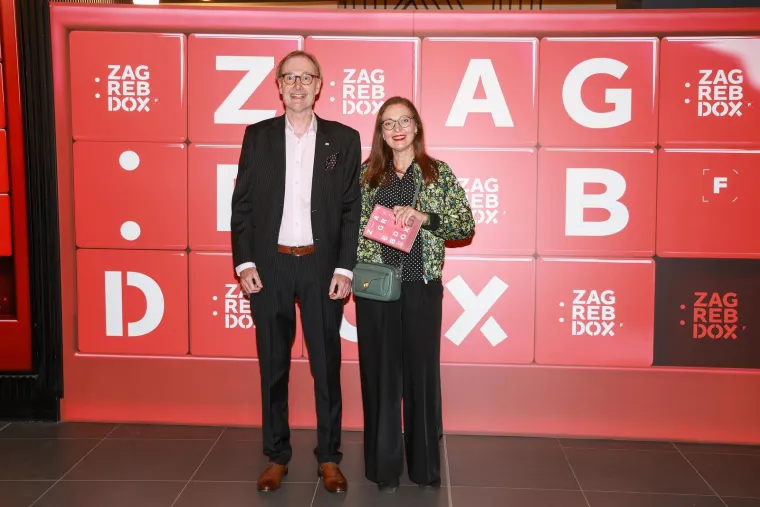 Opu&scaron;teni, elegantni i modno usklađeni: Pogledajte kako su Milanovići zablistali na ZagrebDoxu