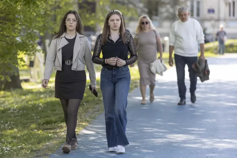 Legice i lege napunile osječku promenadu: Dvije crnke u trendi kombinacijama ukrala show
