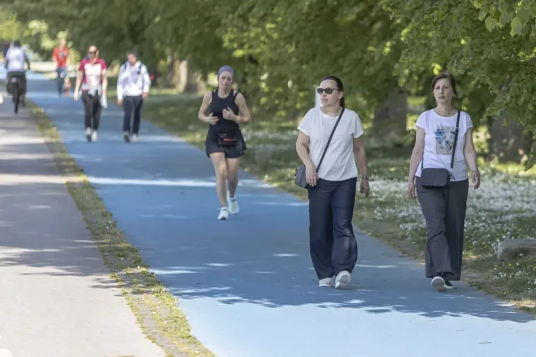 Legice i lege napunile osječku promenadu: Dvije crnke u trendi kombinacijama ukrala show