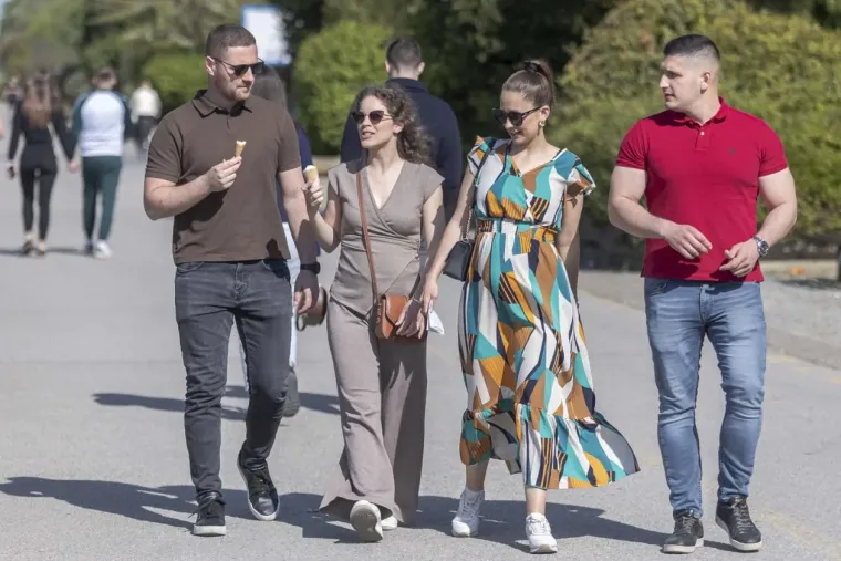 Legice i lege napunile osječku promenadu: Dvije crnke u trendi kombinacijama ukrala show