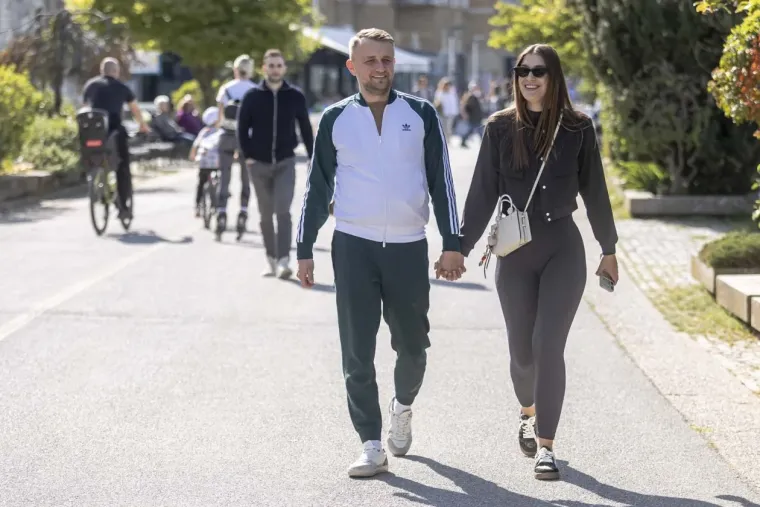 Legice i lege napunile osječku promenadu: Dvije crnke u trendi kombinacijama ukrala show