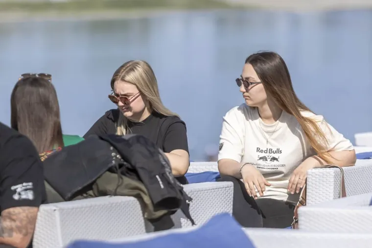 Legice i lege napunile osječku promenadu: Dvije crnke u trendi kombinacijama ukrala show