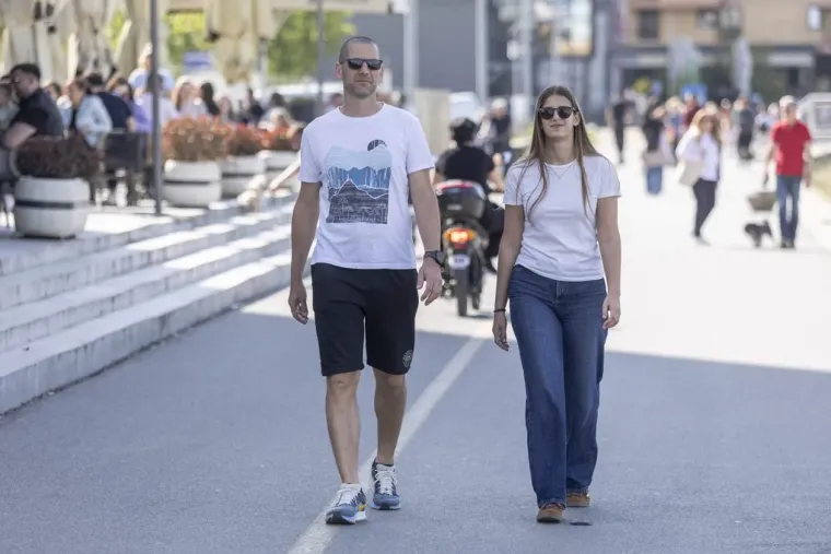 Legice i lege napunile osječku promenadu: Dvije crnke u trendi kombinacijama ukrala show