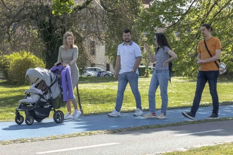 Legice i lege napunile osječku promenadu: Dvije crnke u trendi kombinacijama ukrala show