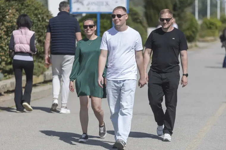 Legice i lege napunile osječku promenadu: Dvije crnke u trendi kombinacijama ukrala show
