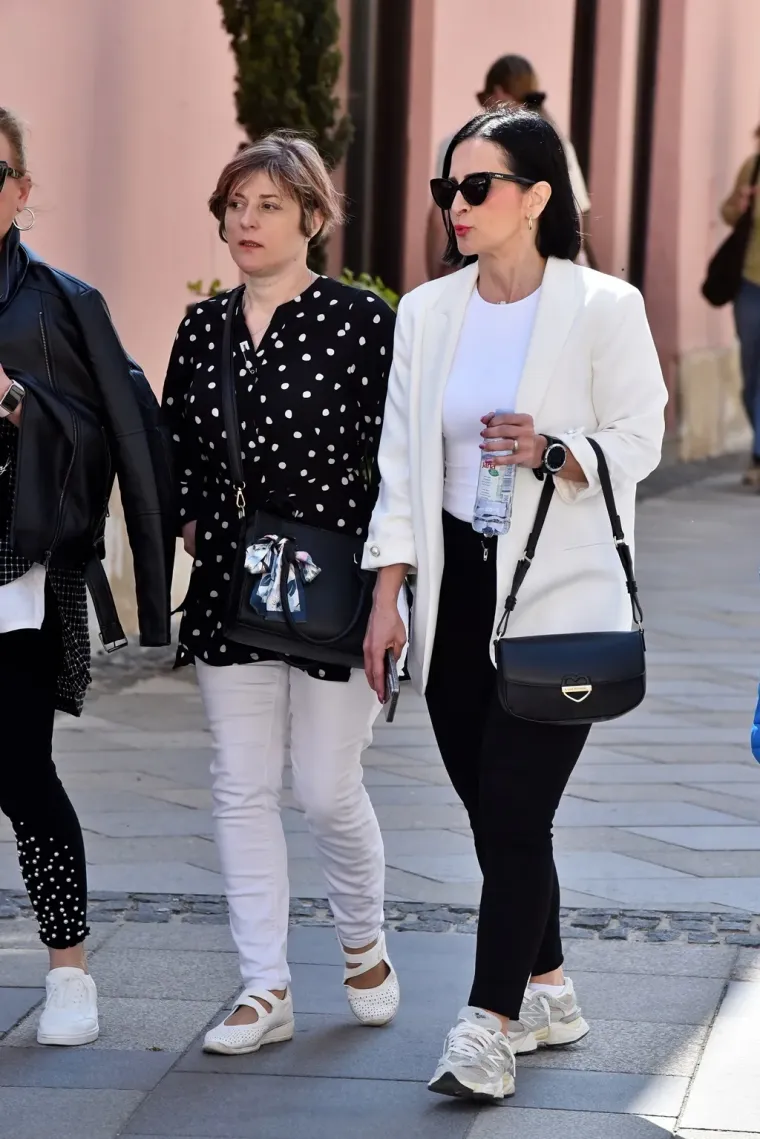 Duge noge u prvom planu: Crnokosa Varaždinka zapalila &scaron;picu u upečatljivoj mini haljinici