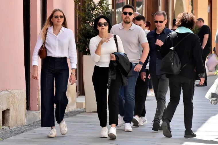 Duge noge u prvom planu: Crnokosa Varaždinka zapalila &scaron;picu u upečatljivoj mini haljinici