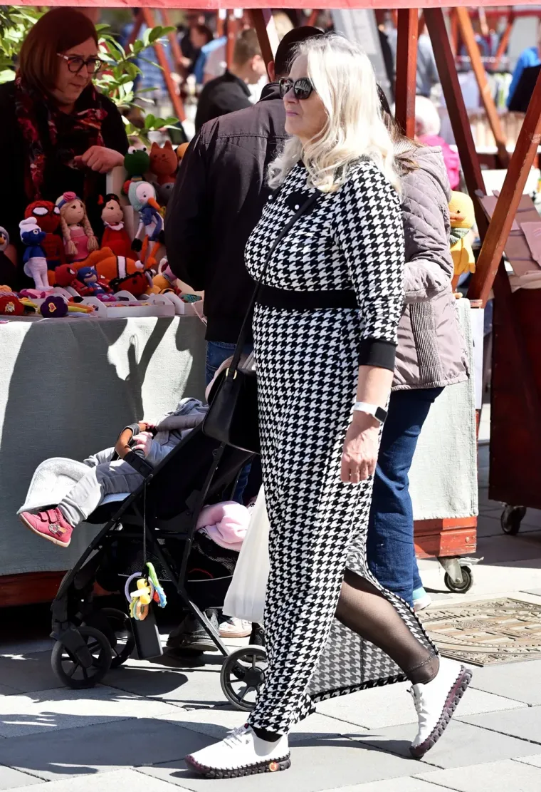 Duge noge u prvom planu: Crnokosa Varaždinka zapalila &scaron;picu u upečatljivoj mini haljinici