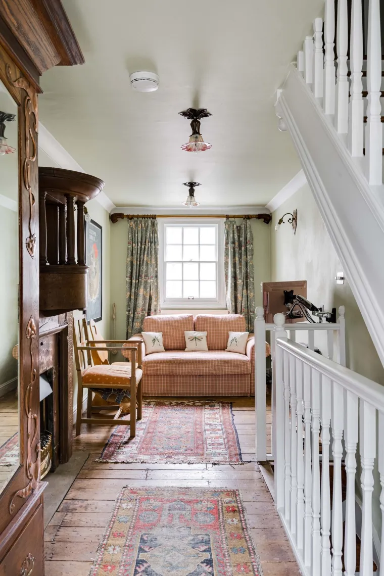 Ova kuća &scaron;iroka je tek dva koraka: Iznutra izgleda kao iz bajke, a cijena joj je paprena