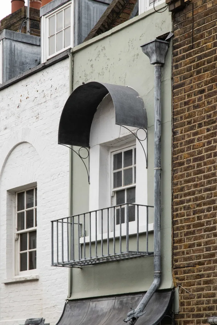 Ova kuća &scaron;iroka je tek dva koraka: Iznutra izgleda kao iz bajke, a cijena joj je paprena