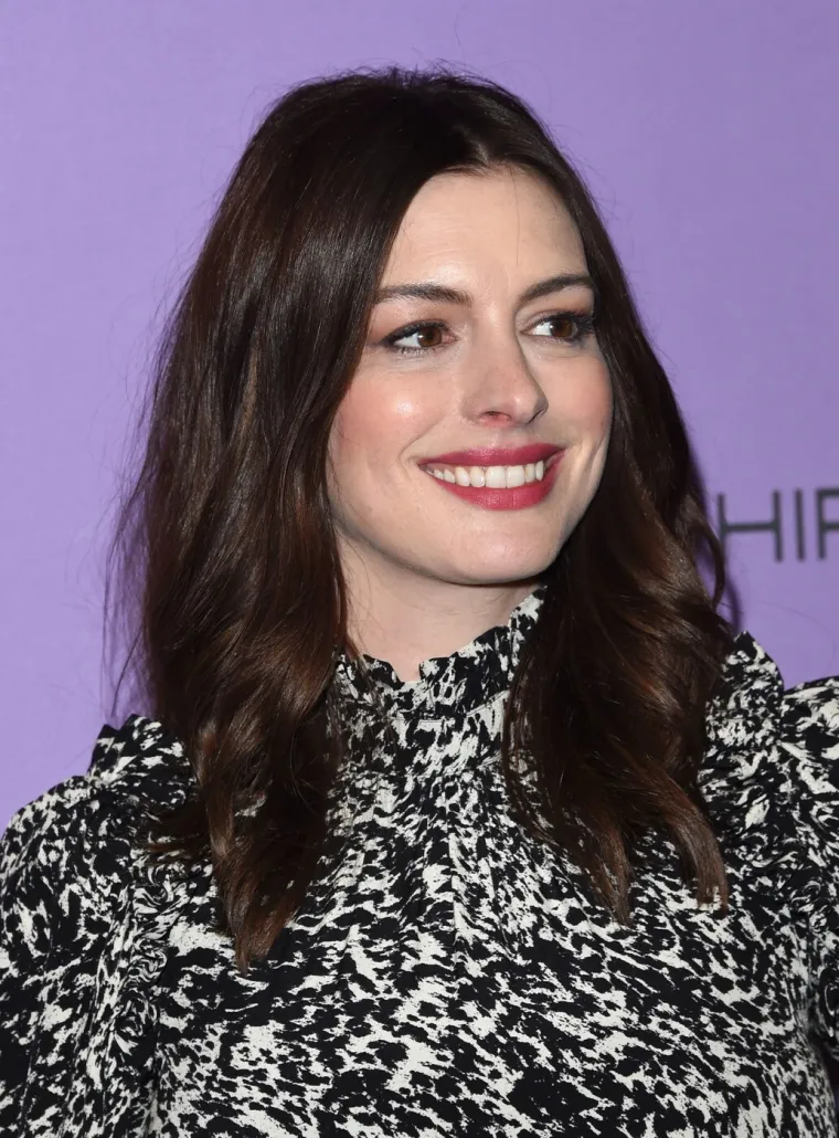 Progla&scaron;ena je najljep&scaron;om ženom svijeta, a kritiziraju je da se posve 'izobličila'