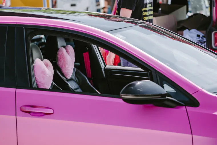 Nabrijani auti, spaljene gume i kontrolirani kaos: Ovo su legalni Brzi i Žestoki na Mičevcu