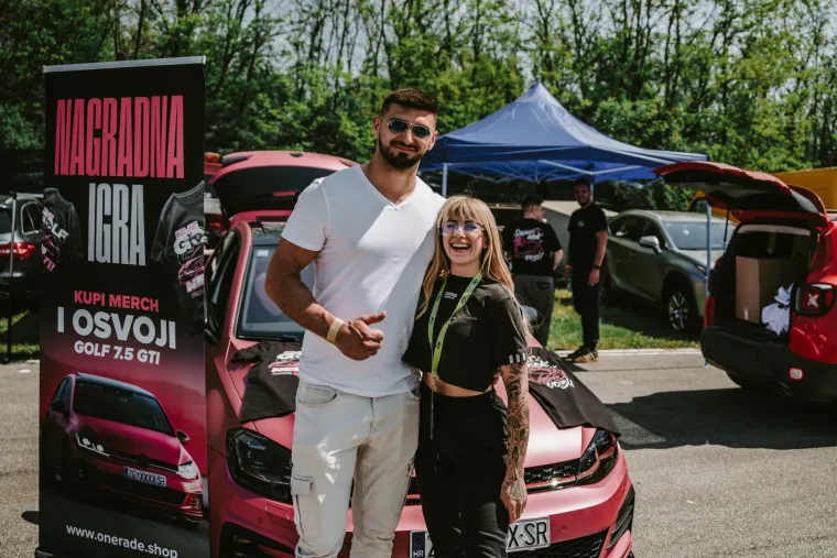 Nabrijani auti, spaljene gume i kontrolirani kaos: Ovo su legalni Brzi i Žestoki na Mičevcu