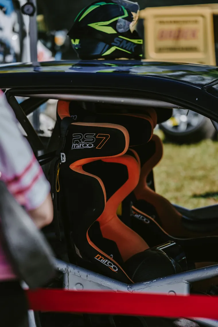 Nabrijani auti, spaljene gume i kontrolirani kaos: Ovo su legalni Brzi i Žestoki na Mičevcu