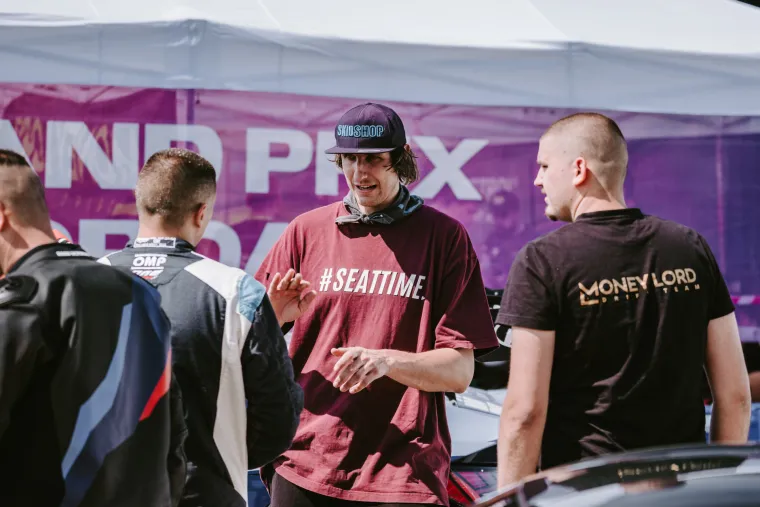 Nabrijani auti, spaljene gume i kontrolirani kaos: Ovo su legalni Brzi i Žestoki na Mičevcu