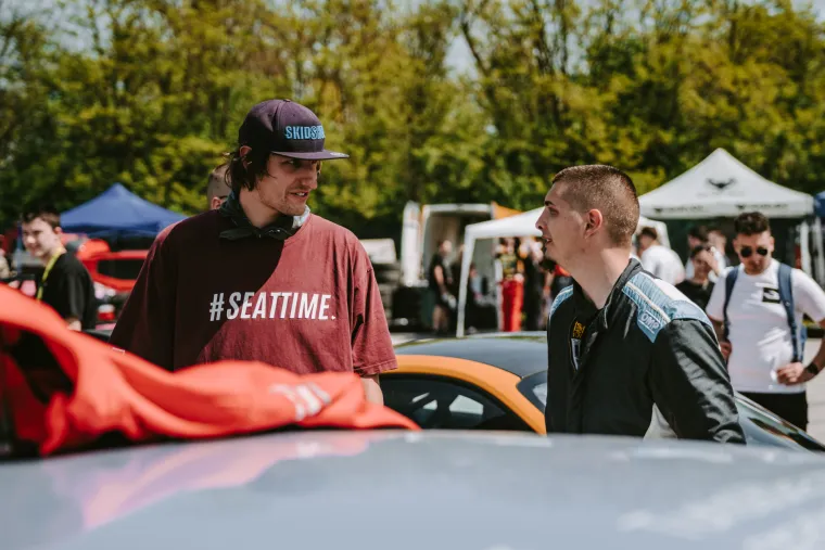 Nabrijani auti, spaljene gume i kontrolirani kaos: Ovo su legalni Brzi i Žestoki na Mičevcu