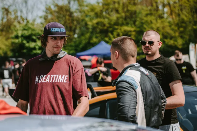 Nabrijani auti, spaljene gume i kontrolirani kaos: Ovo su legalni Brzi i Žestoki na Mičevcu