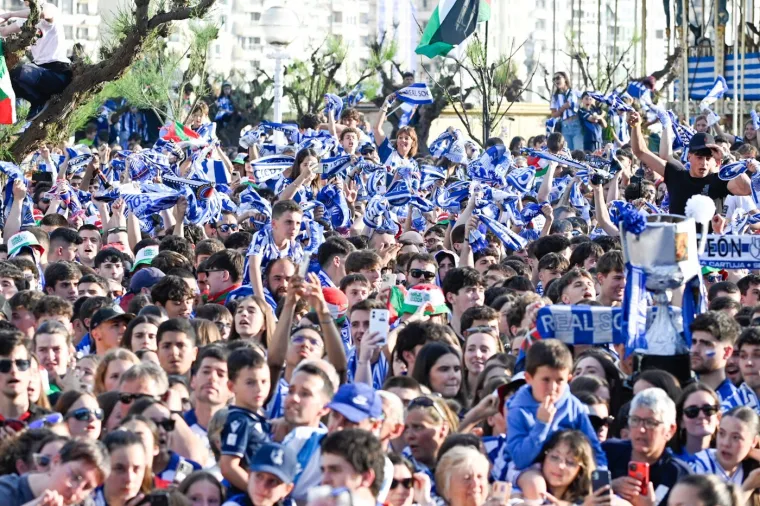 100 tisuća navijača dočekalo svoje heroje nakon osvajanja Kupa: Među njima i dva Vatrena