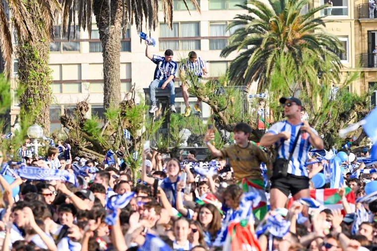 100 tisuća navijača dočekalo svoje heroje nakon osvajanja Kupa: Među njima i dva Vatrena