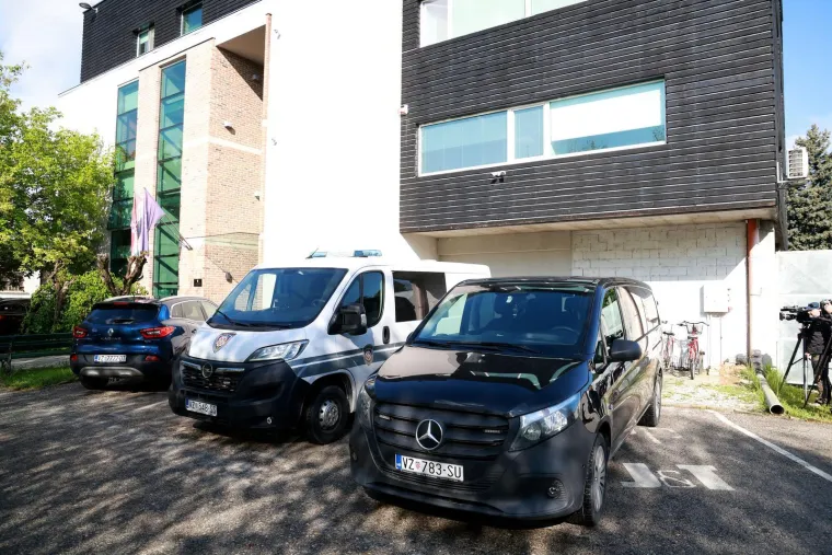 Duge cijevi dopratile Srđana Mlađana na sud, pogledajte snimku: Danas svjedoči njegov kum