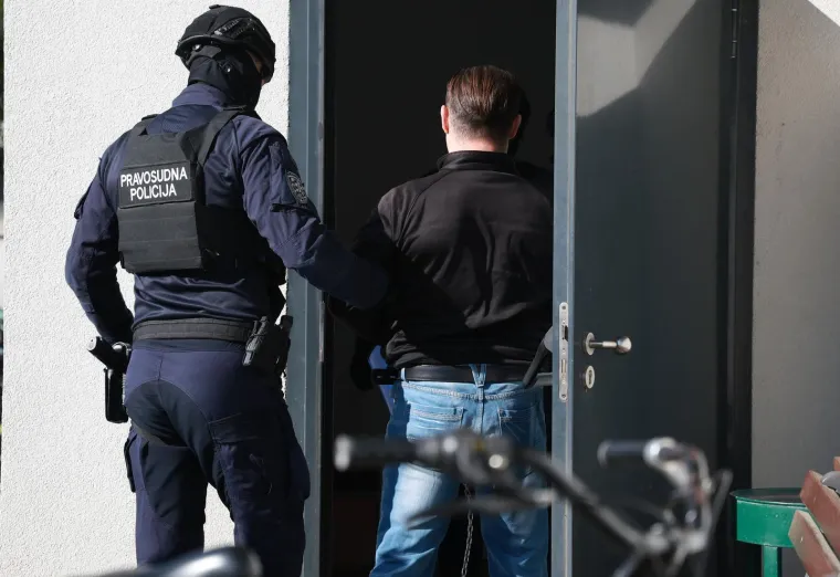 Duge cijevi dopratile Srđana Mlađana na sud, pogledajte snimku: Danas svjedoči njegov kum