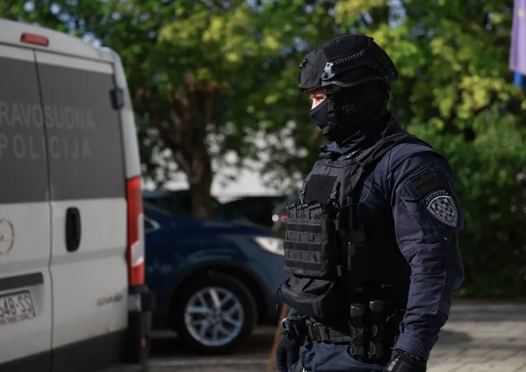 Duge cijevi dopratile Srđana Mlađana na sud, pogledajte snimku: Danas svjedoči njegov kum