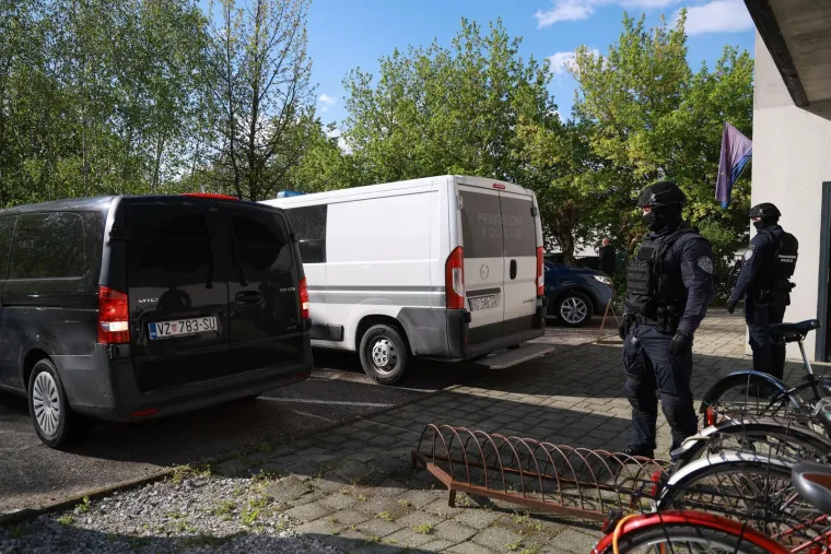 Duge cijevi dopratile Srđana Mlađana na sud, pogledajte snimku: Danas svjedoči njegov kum