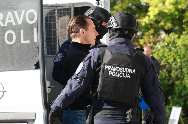 Duge cijevi dopratile Srđana Mlađana na sud, pogledajte snimku: Danas svjedoči njegov kum