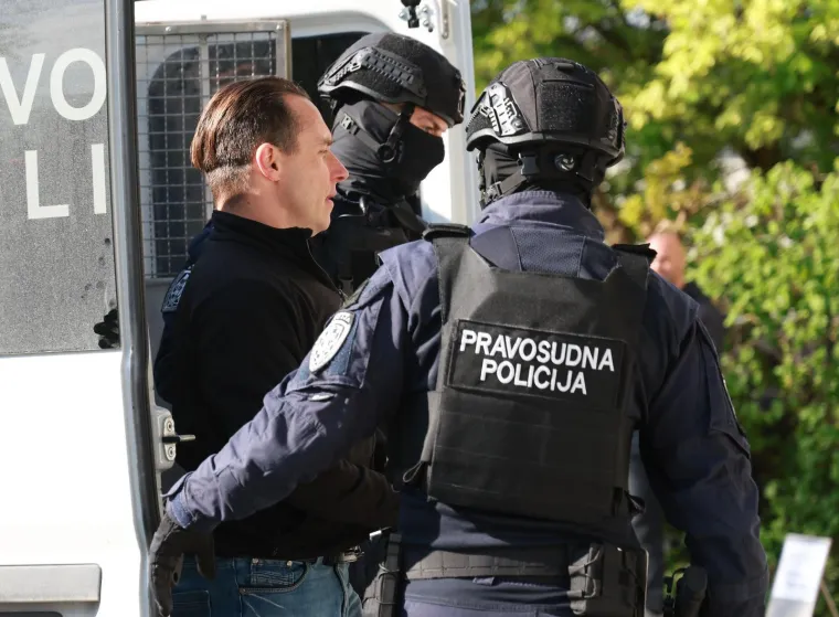 Duge cijevi dopratile Srđana Mlađana na sud, pogledajte snimku: Danas svjedoči njegov kum
