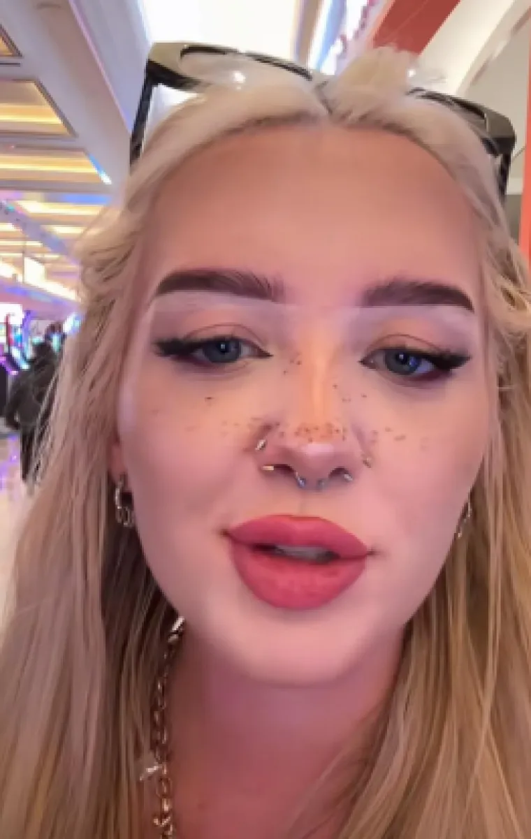 Ove djevojke kao da su se natjecale za najgoru &scaron;minku: Izgledaju nevjerojatno lo&scaron;e