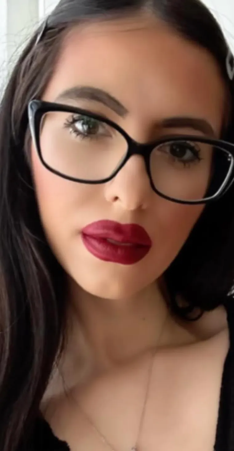 Ove djevojke kao da su se natjecale za najgoru &scaron;minku: Izgledaju nevjerojatno lo&scaron;e