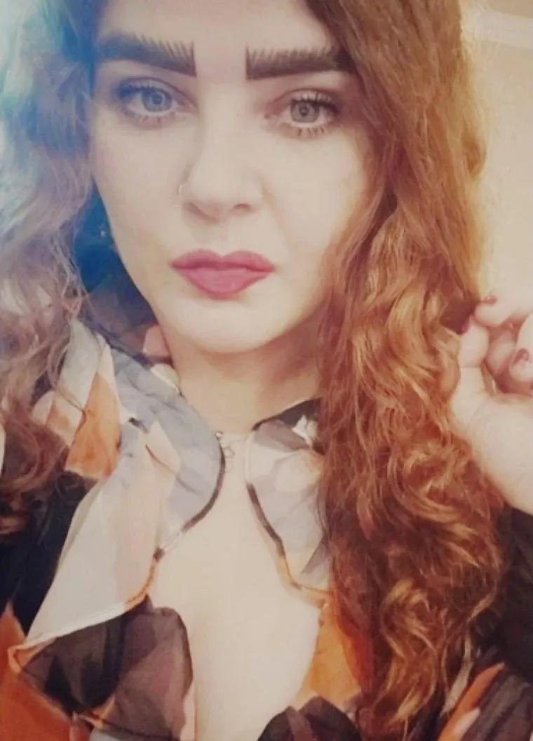 Ove djevojke kao da su se natjecale za najgoru &scaron;minku: Izgledaju nevjerojatno lo&scaron;e