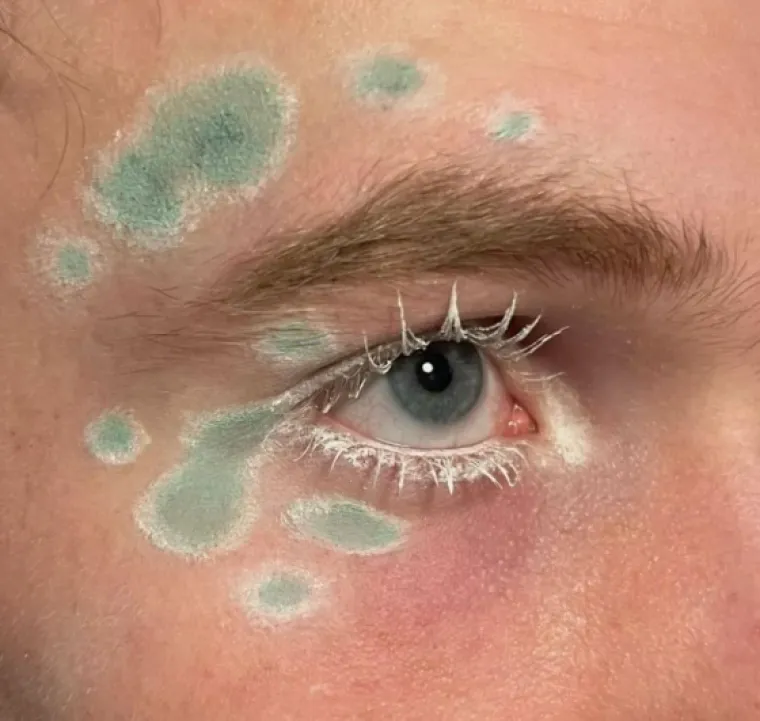 Ove djevojke kao da su se natjecale za najgoru &scaron;minku: Izgledaju nevjerojatno lo&scaron;e