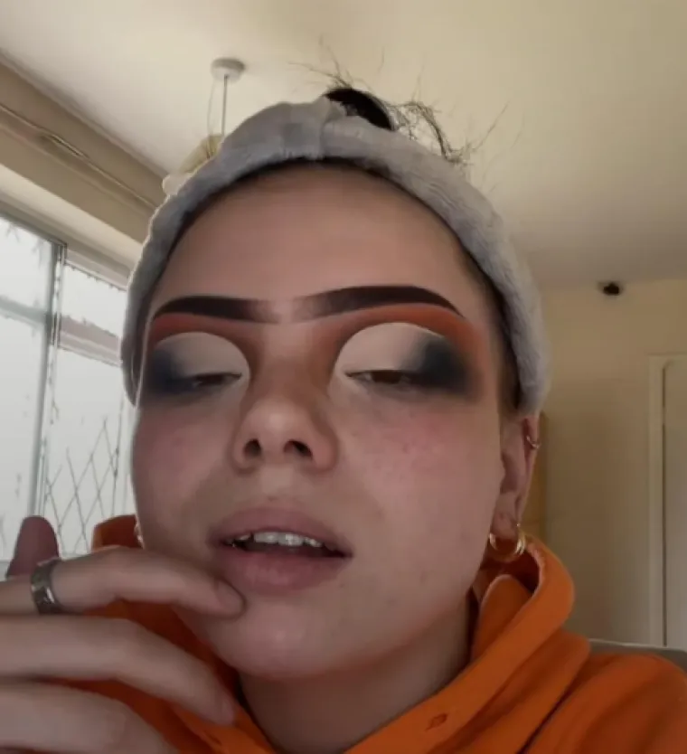 Ove djevojke kao da su se natjecale za najgoru &scaron;minku: Izgledaju nevjerojatno lo&scaron;e