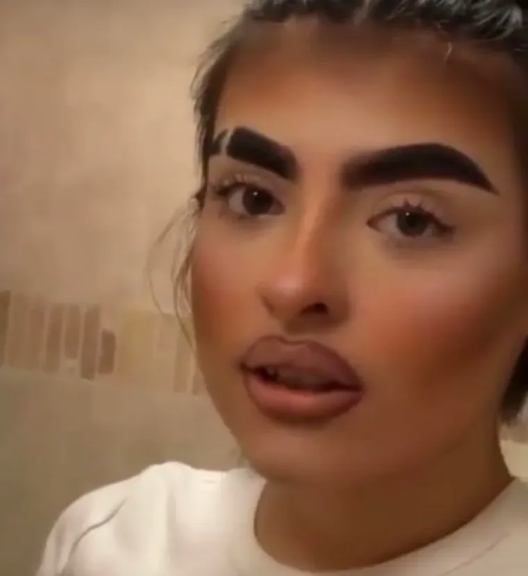 Ove djevojke kao da su se natjecale za najgoru &scaron;minku: Izgledaju nevjerojatno lo&scaron;e