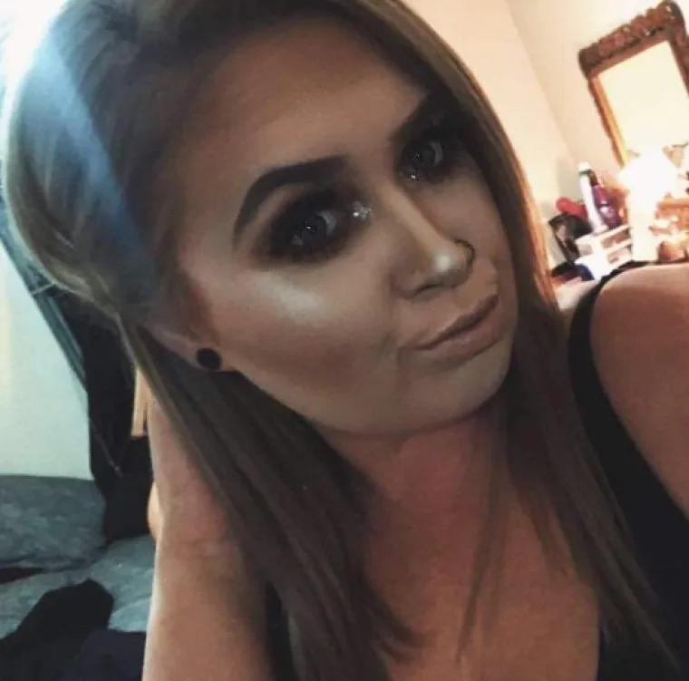 Ove djevojke kao da su se natjecale za najgoru &scaron;minku: Izgledaju nevjerojatno lo&scaron;e