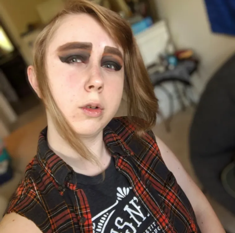 Ove djevojke kao da su se natjecale za najgoru &scaron;minku: Izgledaju nevjerojatno lo&scaron;e