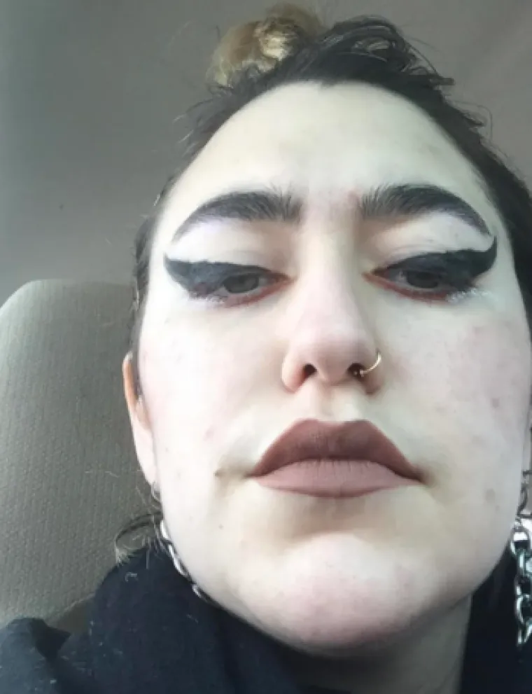 Ove djevojke kao da su se natjecale za najgoru &scaron;minku: Izgledaju nevjerojatno lo&scaron;e