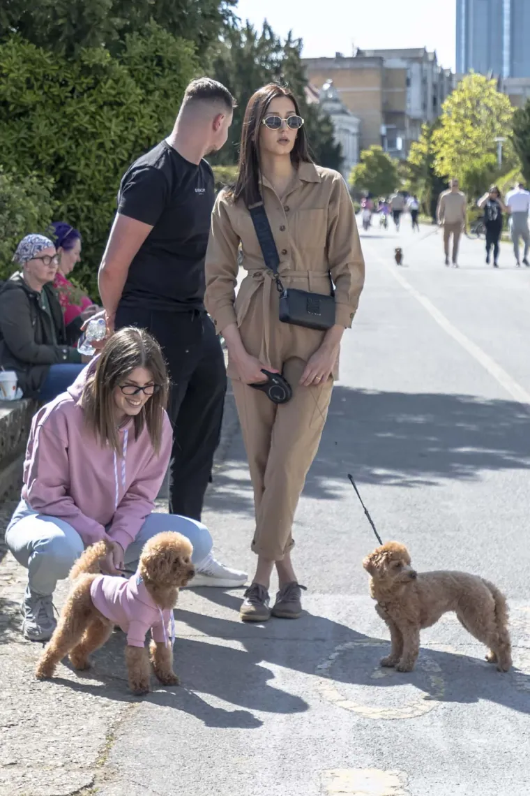 Kad se pojavi ovakva brineta, sve ostalo pada u drugi plan: Lijepa legica ukrala show