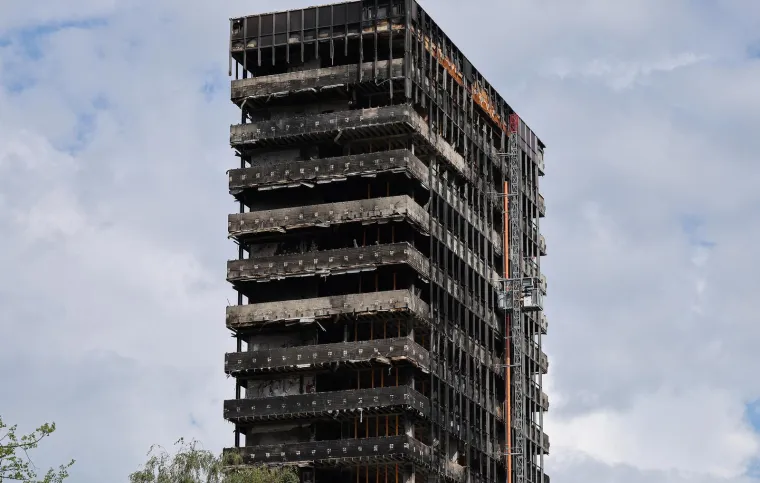 Ljudi u za&scaron;titnim odijelima u&scaron;li u Vjesnik! Pogledajte &scaron;to se događa na 16. katu