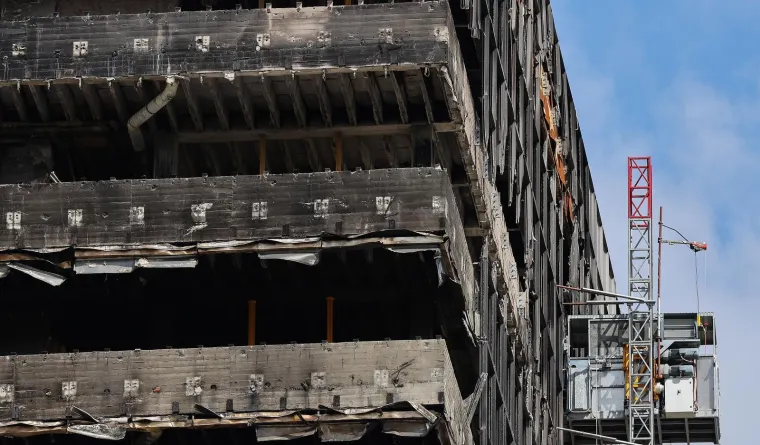 Ljudi u za&scaron;titnim odijelima u&scaron;li u Vjesnik! Pogledajte &scaron;to se događa na 16. katu