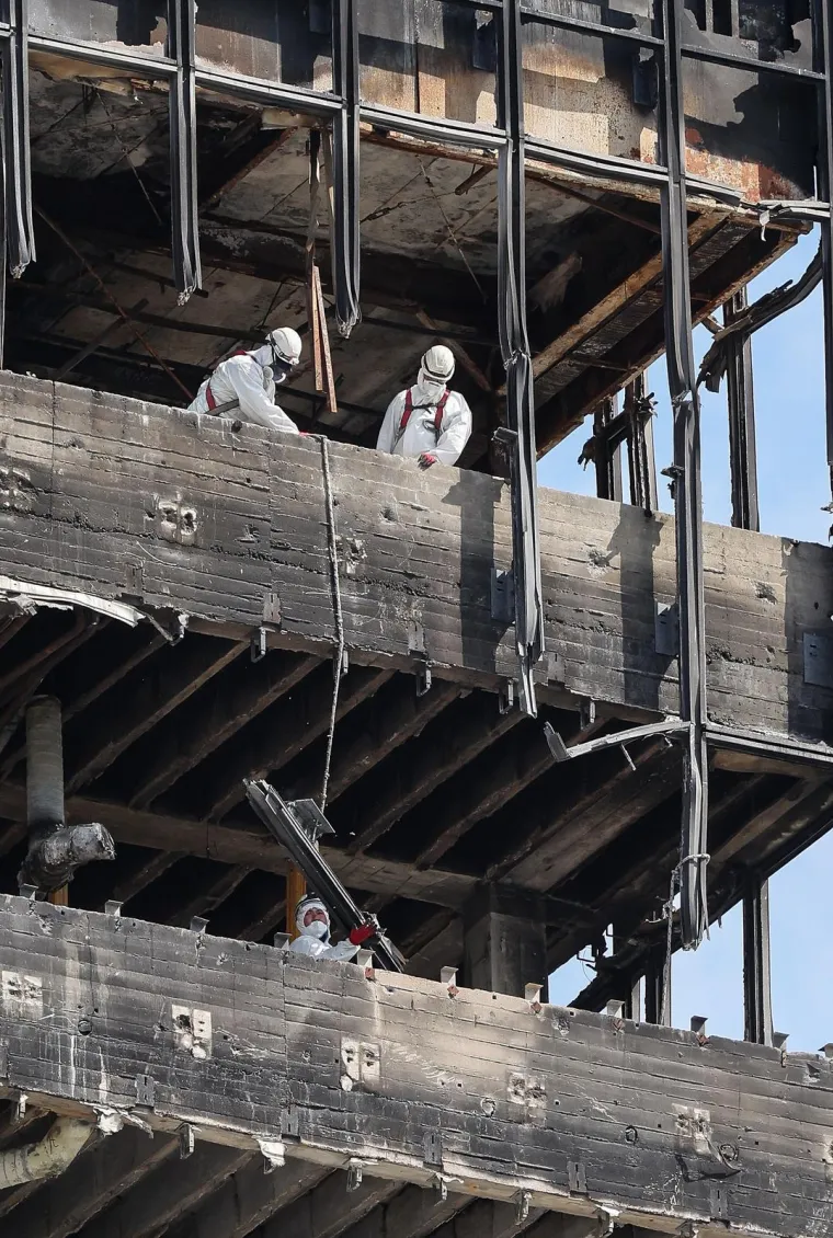 Ljudi u za&scaron;titnim odijelima u&scaron;li u Vjesnik! Pogledajte &scaron;to se događa na 16. katu