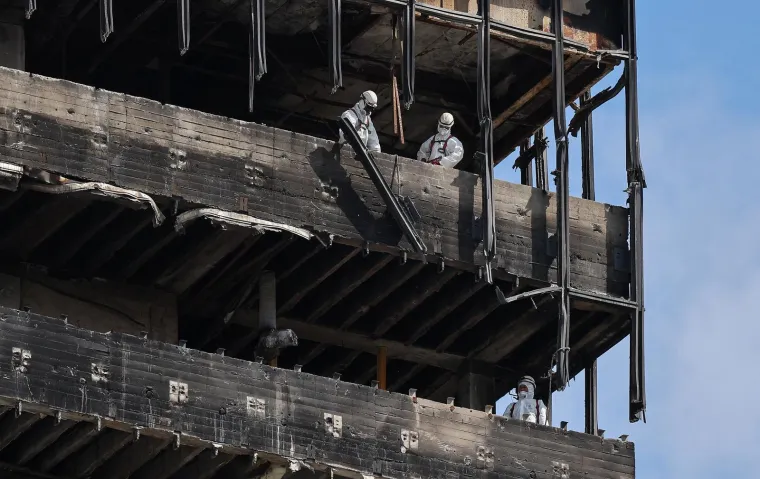 Ljudi u za&scaron;titnim odijelima u&scaron;li u Vjesnik! Pogledajte &scaron;to se događa na 16. katu