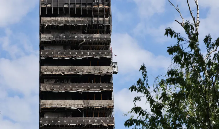Ljudi u za&scaron;titnim odijelima u&scaron;li u Vjesnik! Pogledajte &scaron;to se događa na 16. katu